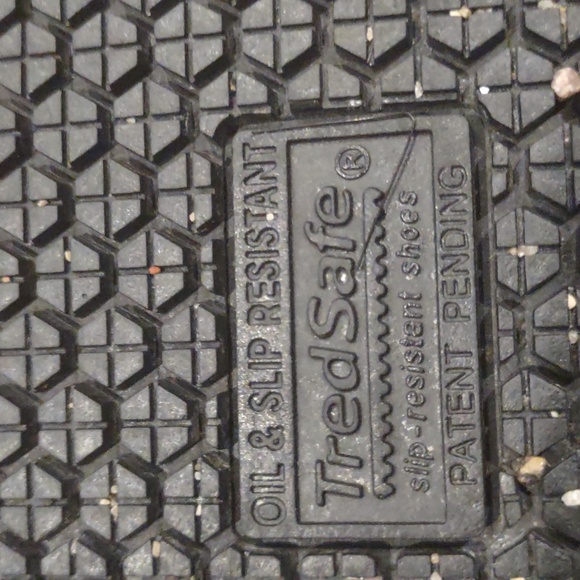 Slip resistant shoes - Picture 4 of 7